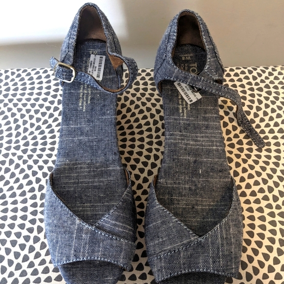 Toms size 8 wedges - Picture 1 of 3